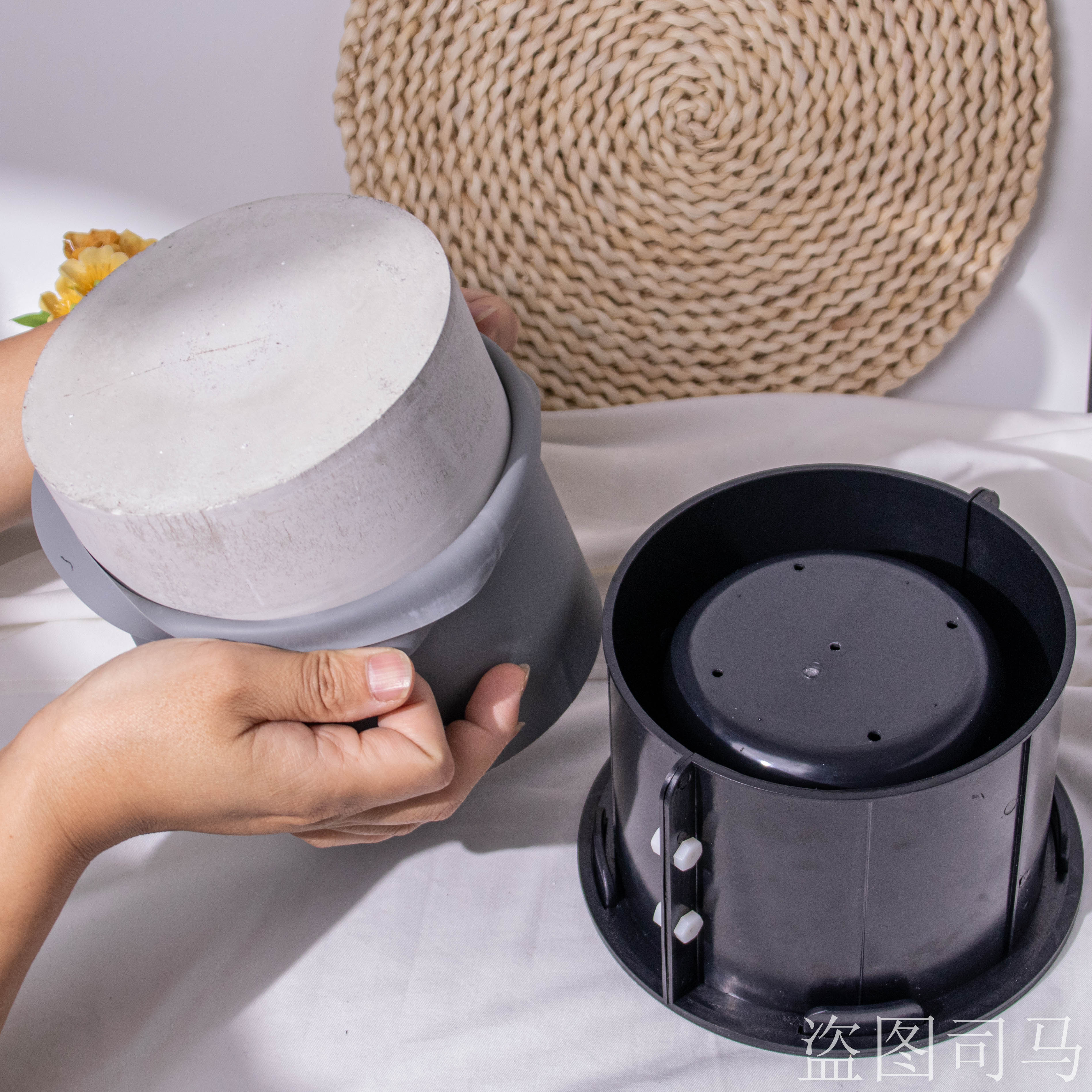 Large Round Flower Pot Cement  - Potsticker Mold avis et prix