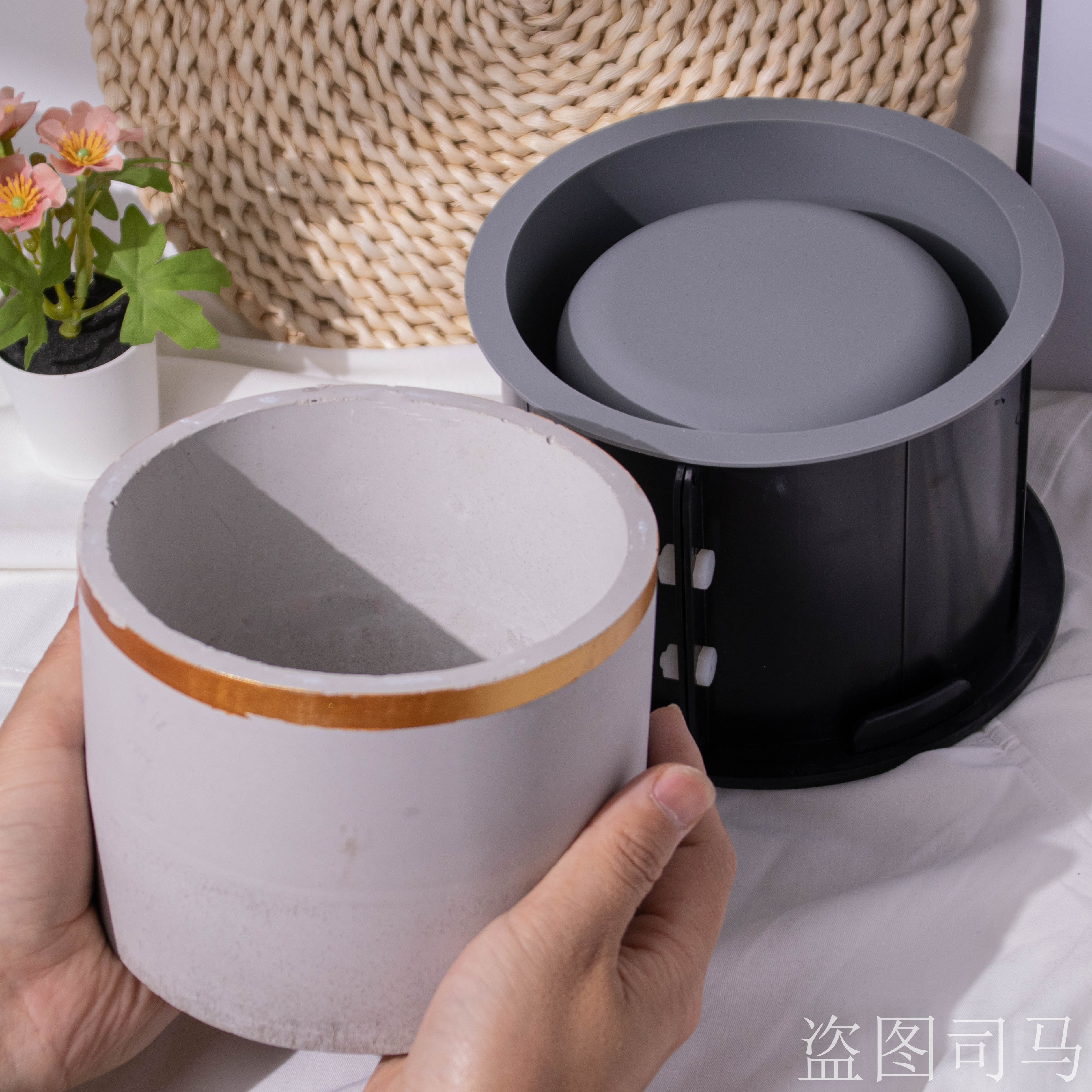 Large Round Flower Pot Cement  - Potsticker Mold avis et prix
